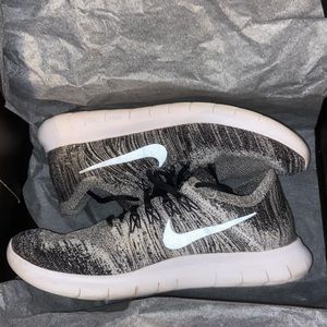 Nike FreeRun Flyknits